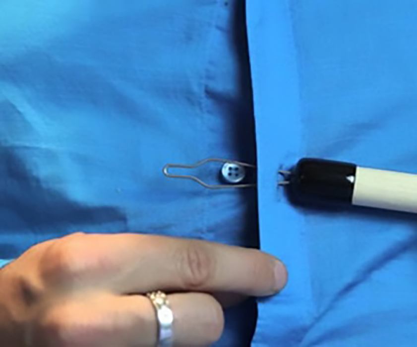 Gancho de Ajuda Aperta-botões e Sobe-fechos